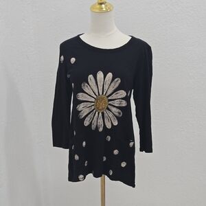Women's Black Long-Sleeve Daisy Graphic Tee